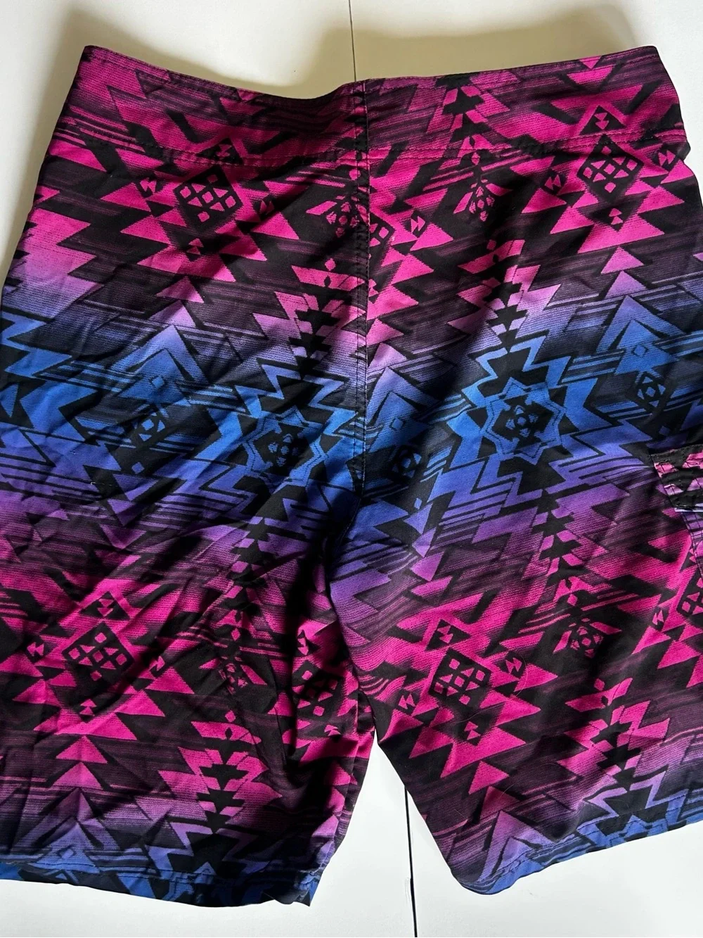 Ocean Current Men’s Swimsuit Board Shorts Aztec Pocket Black/Pink/ Blue Size 32